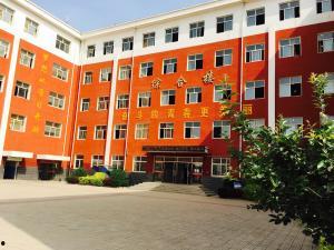 保定顺平中学吃瓜,校园生活趣味瞬间