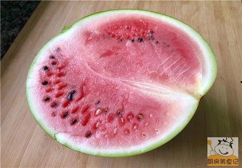 小孩吃瓜篓子不吐壳